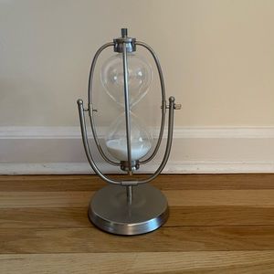 Decorative hourglass in silver metal and glass,